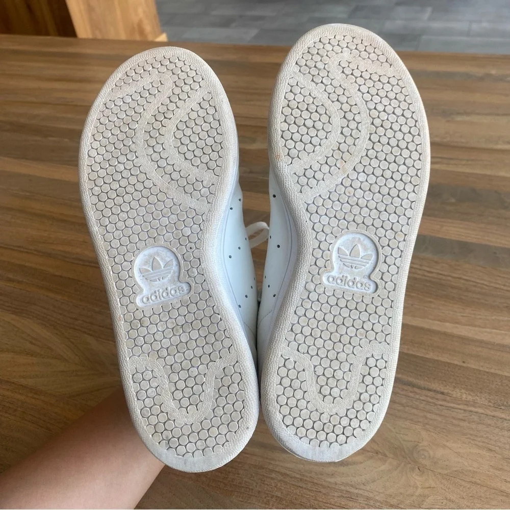 White Adidas Stan Smith Ortholite Kids Holographic trainers. Size 4.5